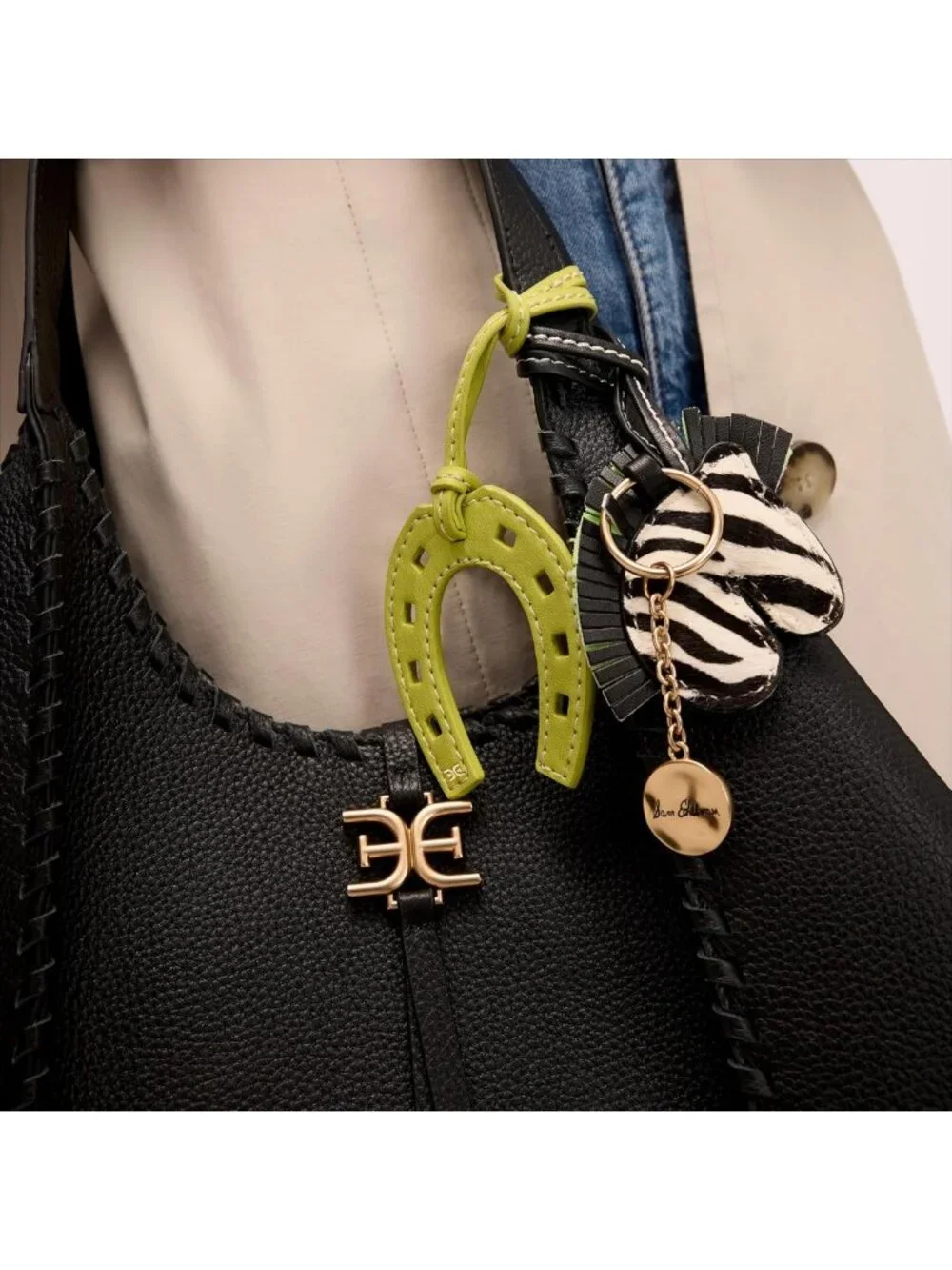Chic Horse Shoe Charm Pendant Necklace - Stylish Jewelry Accessory for Any